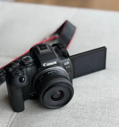 Canon EOS R10 com lente RF-S 18-45mm (Content Creator Kit) + Lente 50mm F1.8 STM