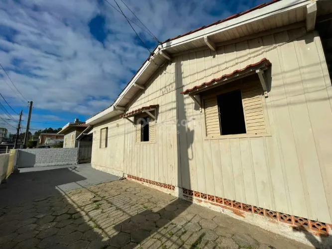 Casa para locação no bairro Morrotes