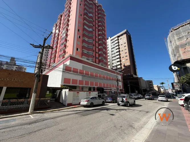 Apartamento à venda com 2 dormitórios, 2 sacadas, semi mobiliado, andar alto em Campinas ,