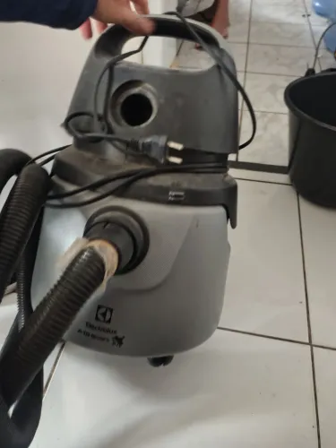 Aspirador pó e agua Eletrolux a10