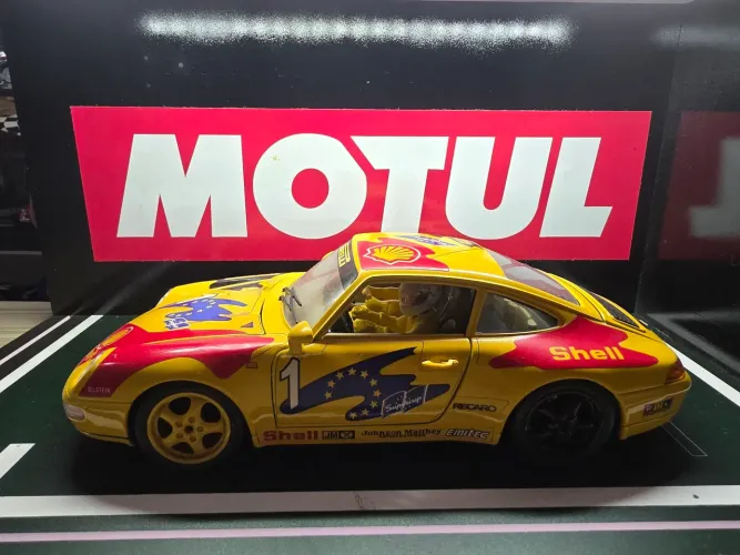 Miniatura 1.18 Porsche 911 race burago raro com piloto e copiloto