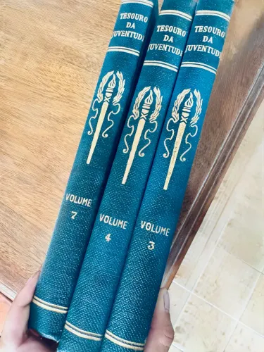 LIVROS ANTIGOS TESOURO DA JUVENTUDE - DECORAÇÃO VINTAGE