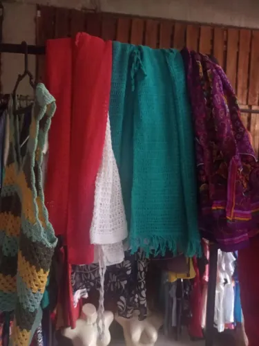 Lote de roupas masculinas e femininas