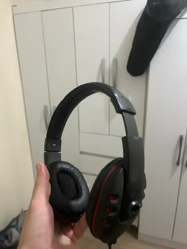 fone usado com defeito.