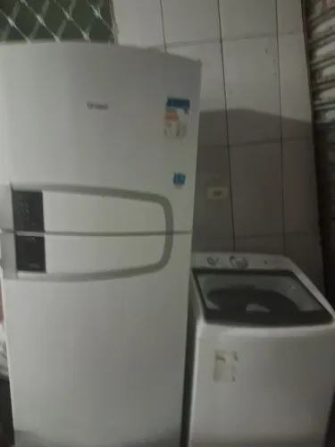 Geladeira e máquina de lavar roupas