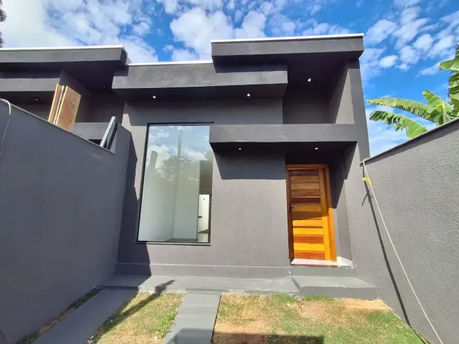 Casa com 3 quartos sendo 1 suíte 2 banheiros 2 vagas