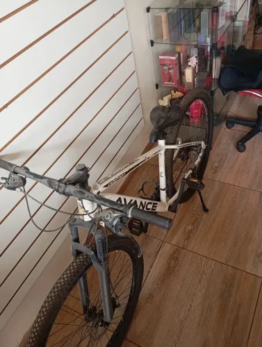 Bicicleta avance, Muito barata