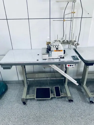 Máquina overlock Siruba