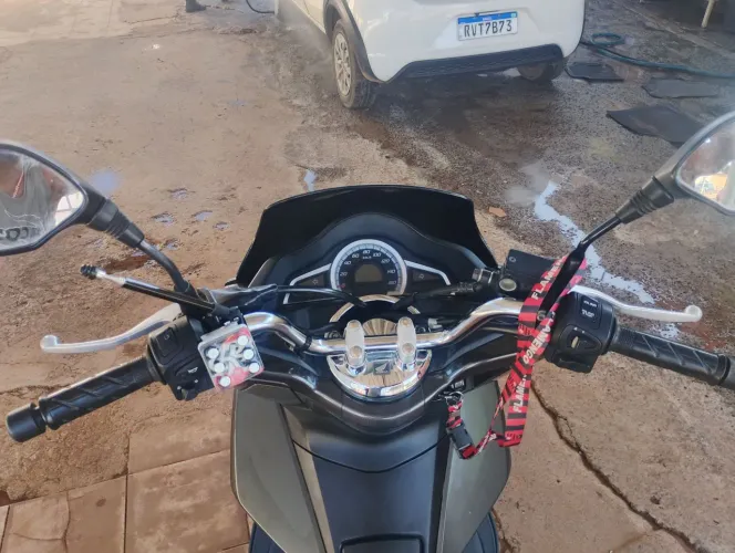 Vendo moto PCX 160 zera 24 km toda revisada com alarme só pega e andar ,,pneu novo