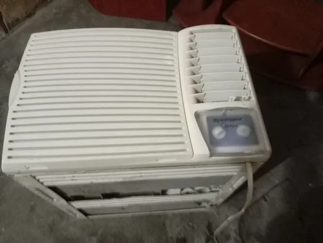ar condicionado de janela, 12.000 BTUs.