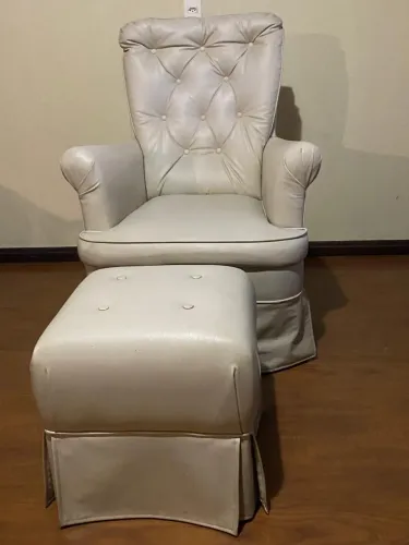 Poltrona Amamentação em Couro
