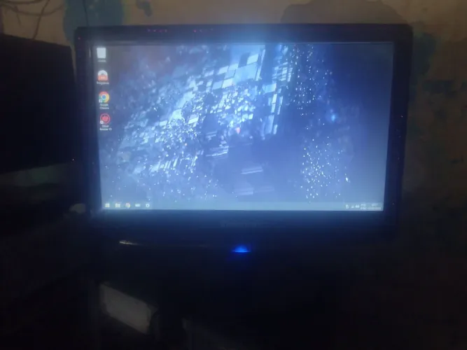Monitor marca Samsung imagem perfeita 16 polegadas vai com cabos VGA e cabo de da tomada