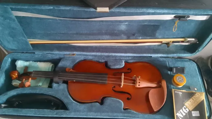 Violino semi novo