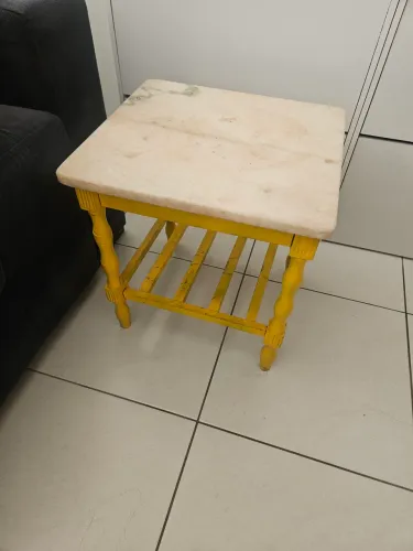 Mesa de apoio em mármore