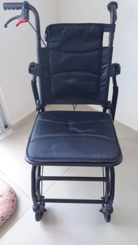 Cadeira de rodas, pequena fácil de caber na mala do carro