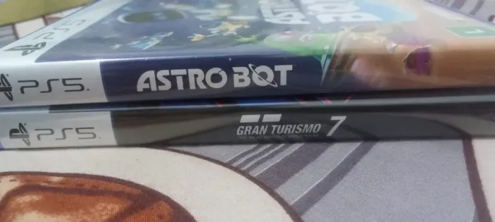 Vendo Gran Turismo 7 e Astro Bot de PS5