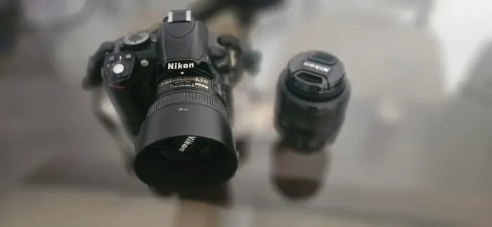 Nikon D3100 + 50mm f/1.8 + 18-55mm + Flash Yongnuo YN565EX + 2 Baterias
