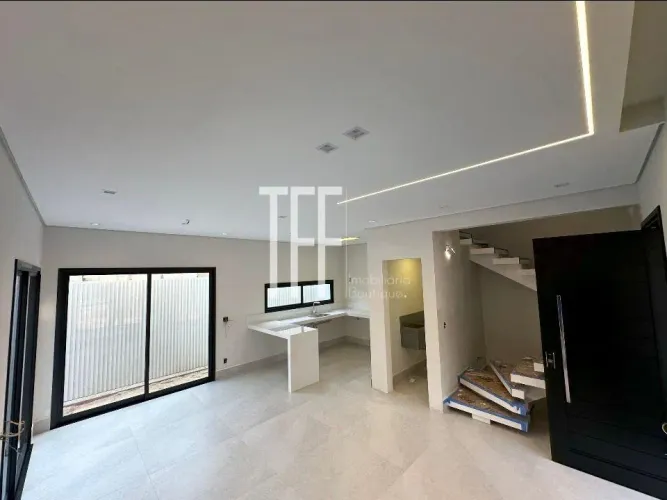 Casa à VENDA em Condomínio com 13 casas no Mansões Santo Antônio.
