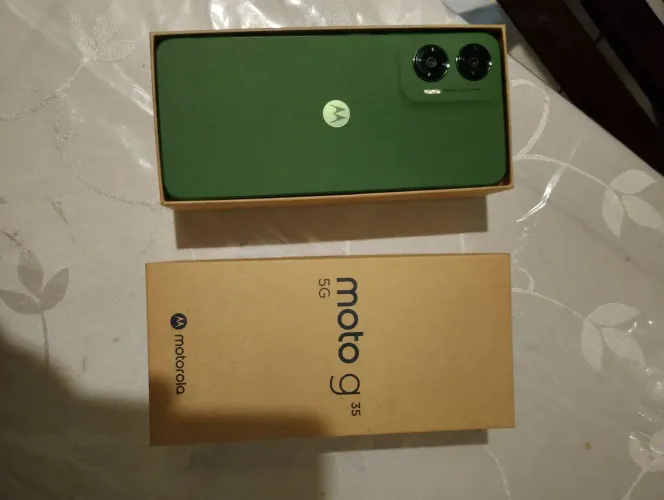 Moto g35 nunca usado na caixa e com acessórios na cor verde