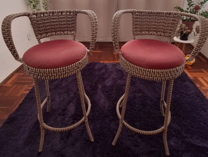 2 banquetas por 300,00