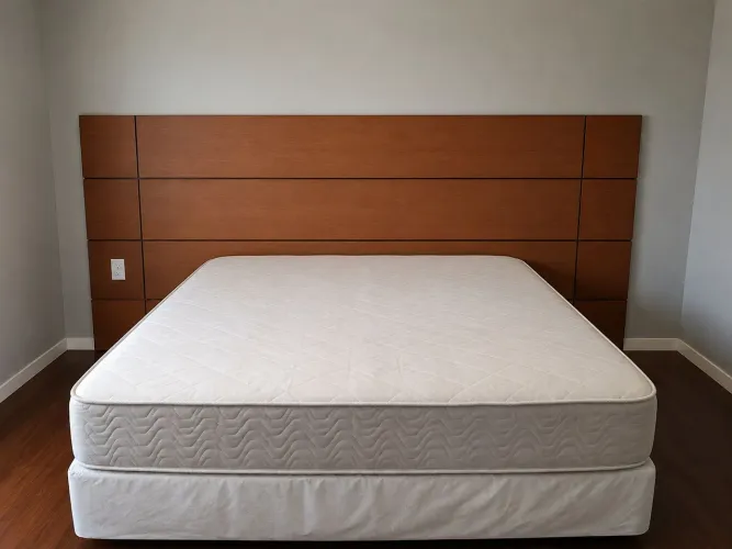 Conjunto usado de base cama box, colchão Ortobom com pillow e painel de 2,35 x 0,97