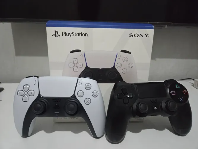 Controle PS5 + Controle PS4