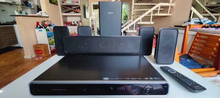 Hometeather com DVD e bluetooth Philips 600w RMS