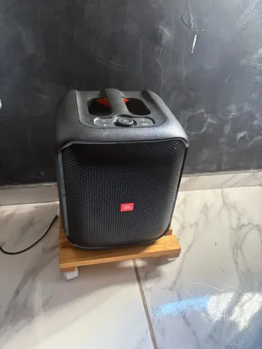 Caixa JBL original (+suporte de madeira de brinde)