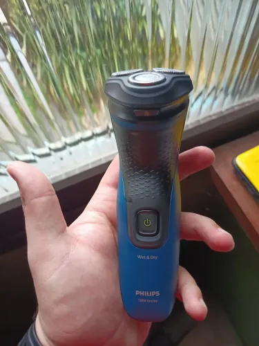 Barbeador Philips 1000 series