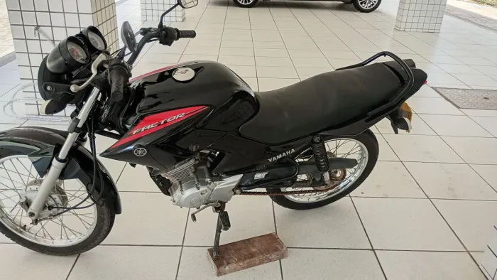 Vendo YAMARA FACTOR 125 ANO 2014 EXTRA emplacada até junho de 2027 no ponto de tranferir.