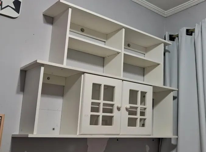 Armário aéreo infantil com portas
