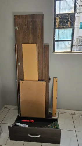 Vendo Guarda Roupa de Solteiro