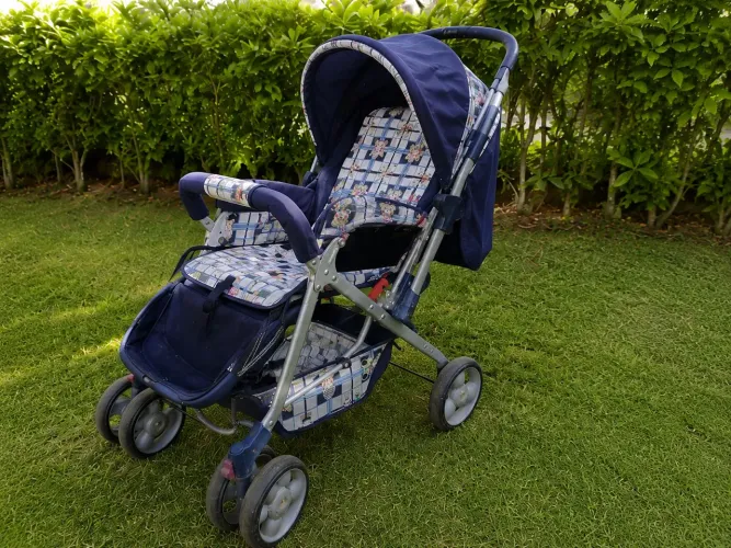 Carrinho de bebê em perfeito estado.