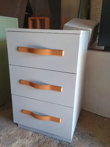 Vende-criado mudo novo