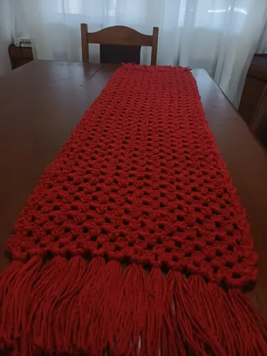 Lindo trilho de mesa em crochê!