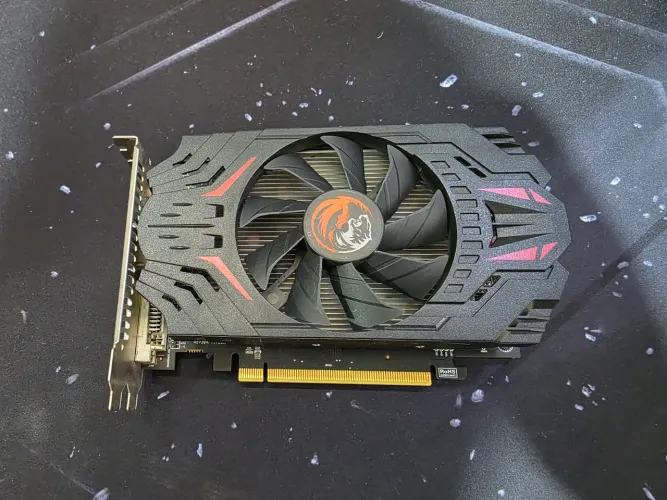 Placa de vídeo VGA AMD Radeon RX 550 4gb PCYes