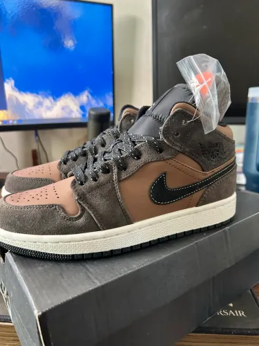 Tênis Nike Air Jordan 1 Mid Dark Chocolate