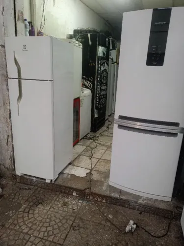 Refrigeradores variados funcionando perfeitamente