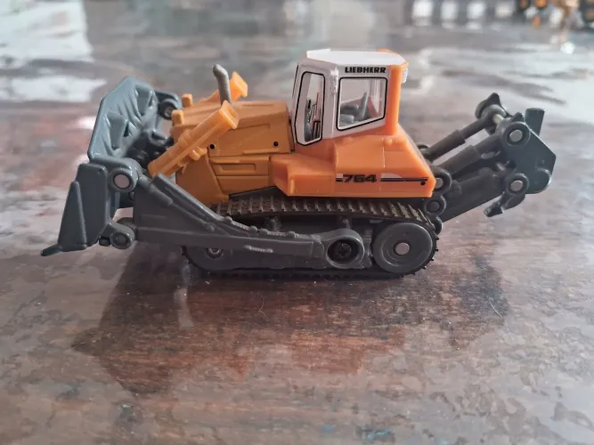 Trator Liebherr 764 miniatura HO Siku
