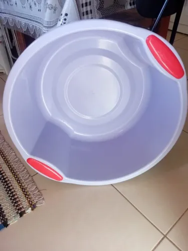Bacia grande e resistente pouco usada
