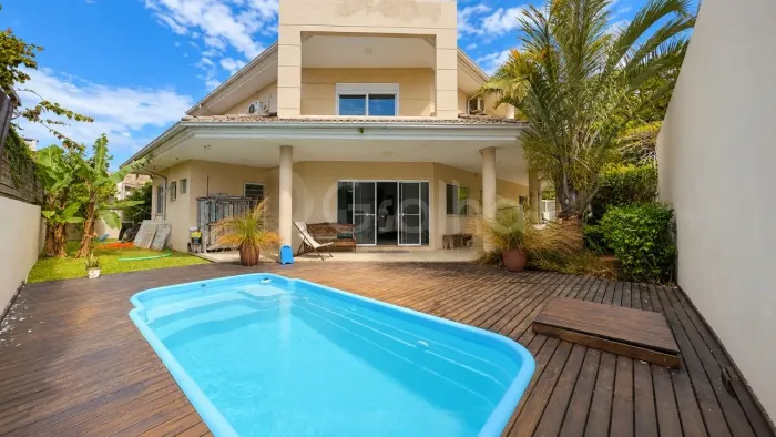 Casa Residencial de 469 m² com 5 suítes, na Barra da Lagoa