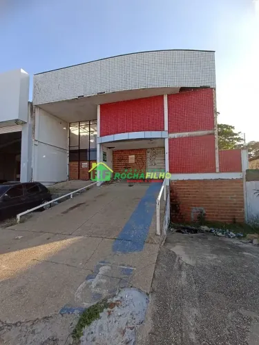 GALPÃO NA AV. BARÃO DE GURGUEIA.