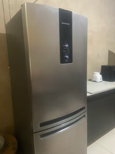Vende geladeira semi nova