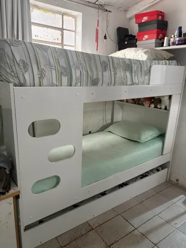 Beliche Branca com Cama Auxiliar e Nicho - Ótimo Estado