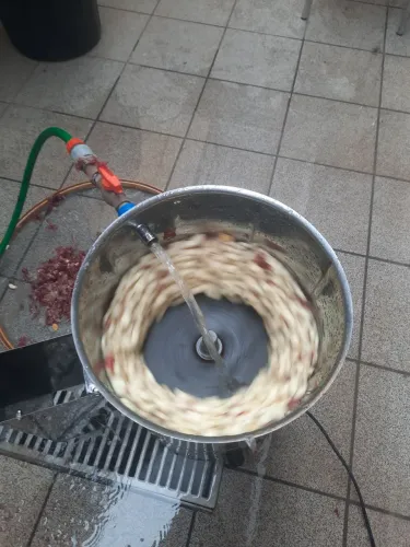 Vendo equipamentos para descascar alho , máquina de 6 kg metvisa semi nova/ balança 