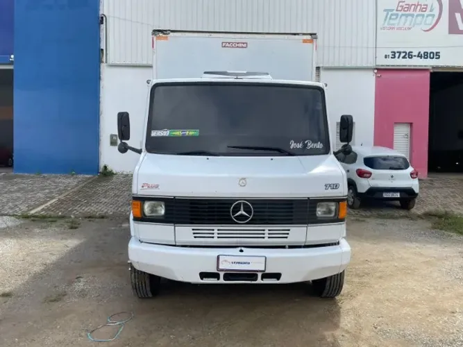 MERCEDES-BENZ 710 PLUS DIESEL 2009 COM BAÚ PRONTA PARA RODAR
