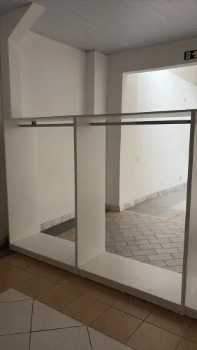 Arara para loja