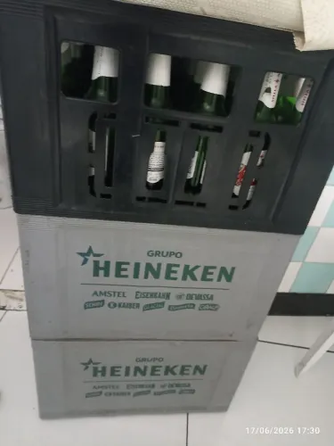 Engradados de cerveja com casco