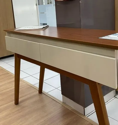 Aparador Retro ,comprado em loja de referência