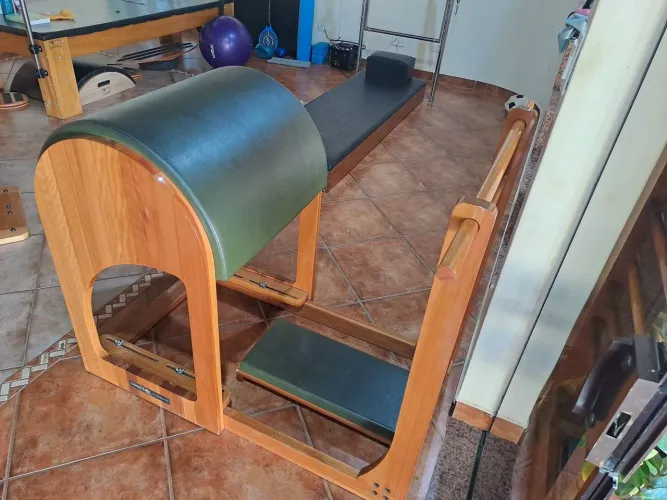 Lote completo com 4 aparelhos profissionais de Pilates.